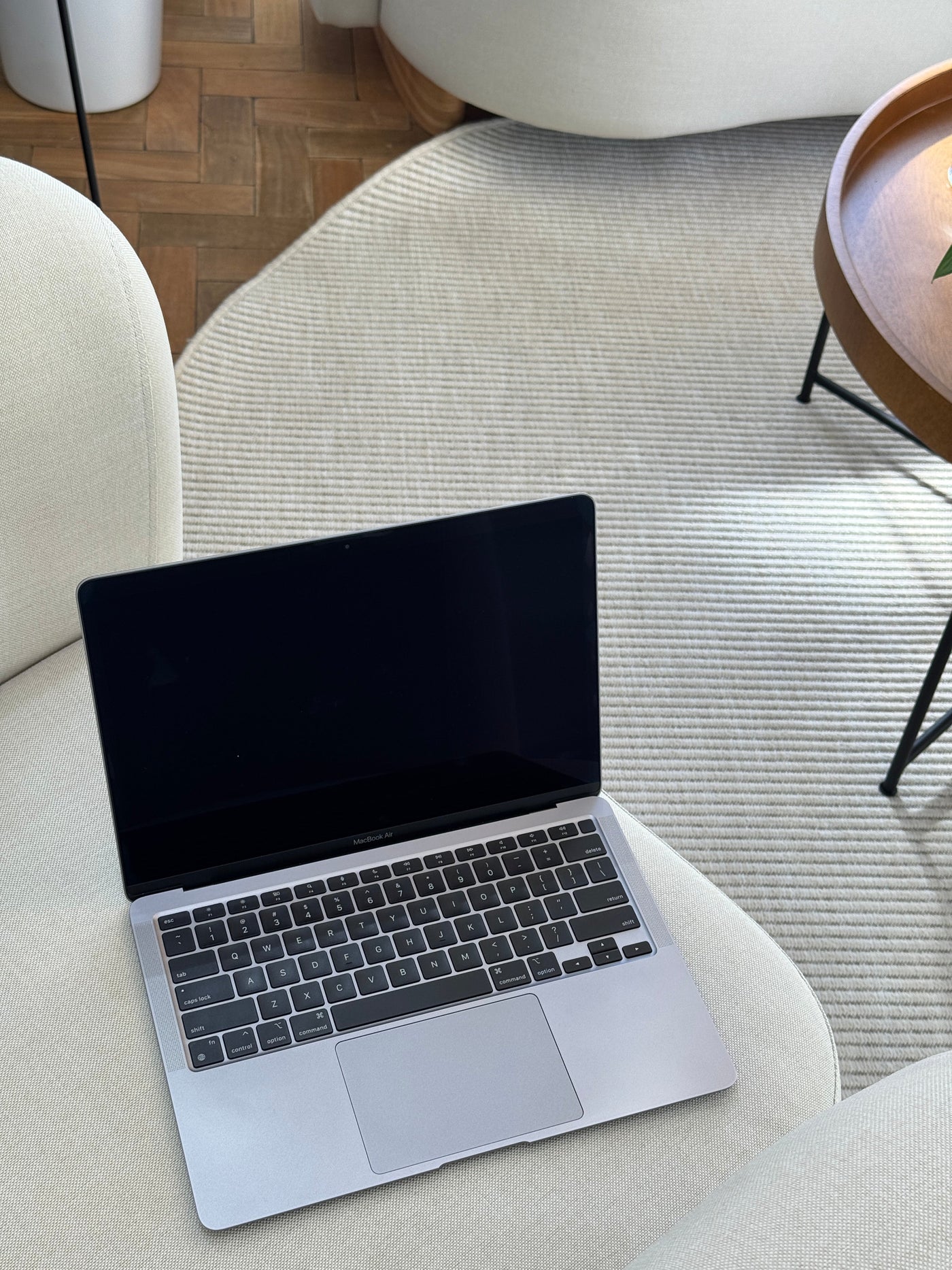 How to Charge for Shopify When Nobody in Your Network Can Afford You